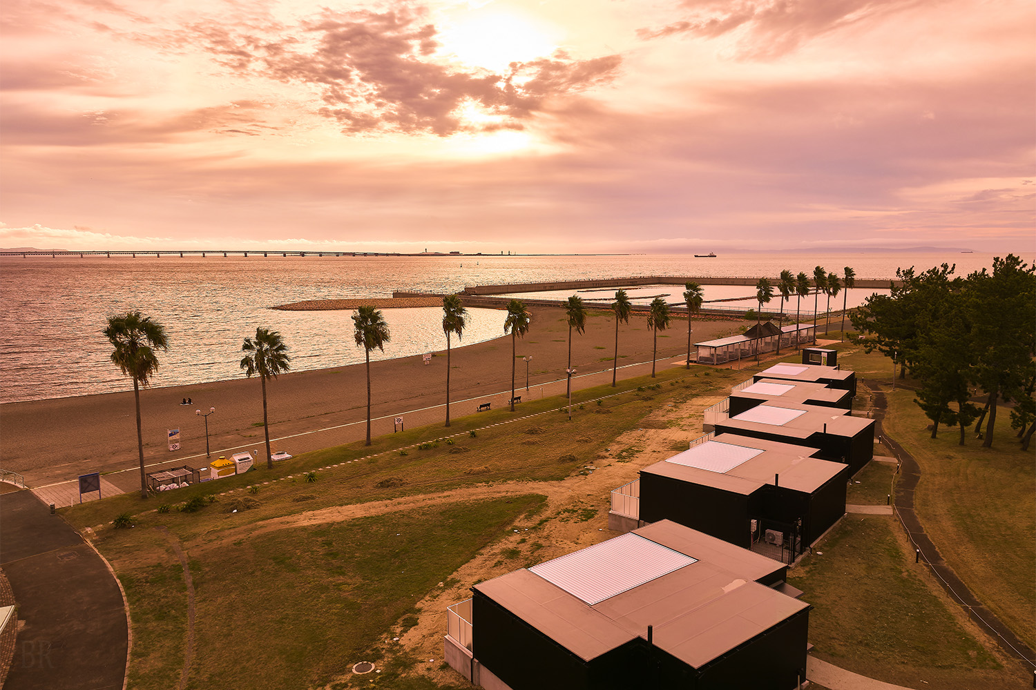 複数棟の貸切利用も可能な全8棟のグランピングコテージ