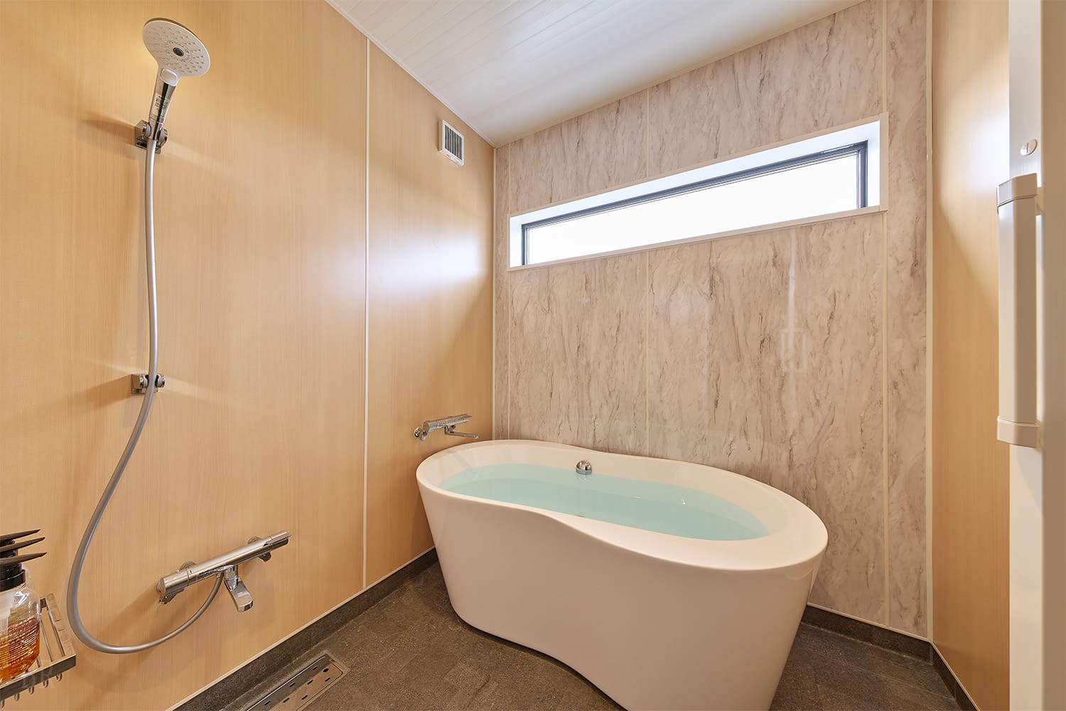 各棟に水回り完備でプライバシーも確保