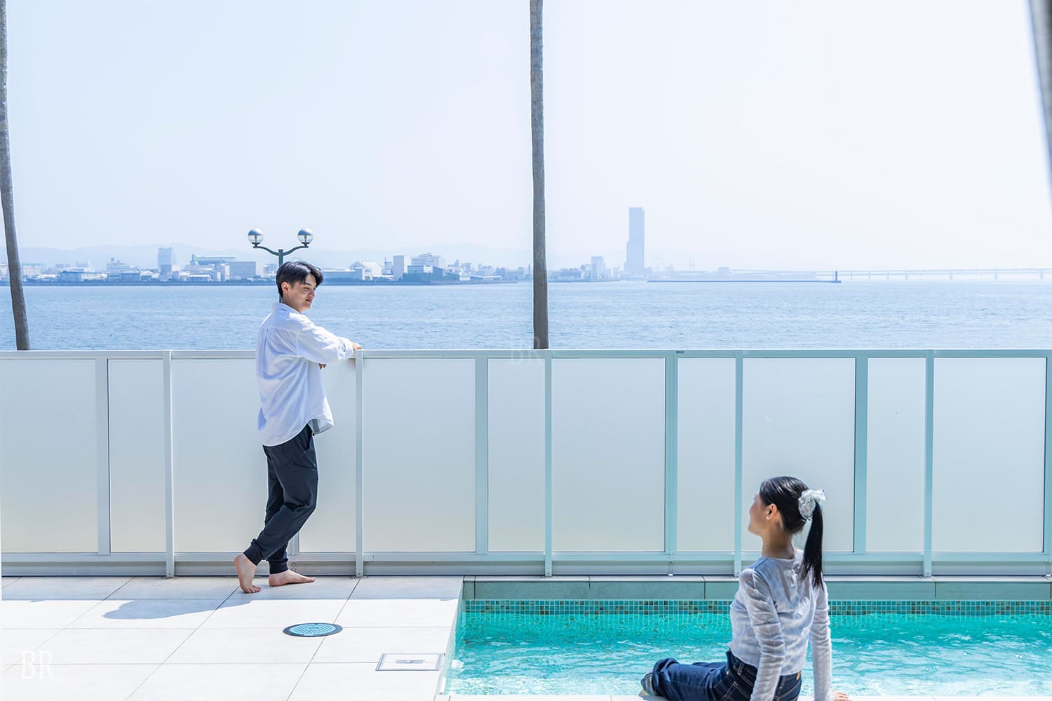 青い海と美しい夕日を一望できる全室オーシャンビューの客室